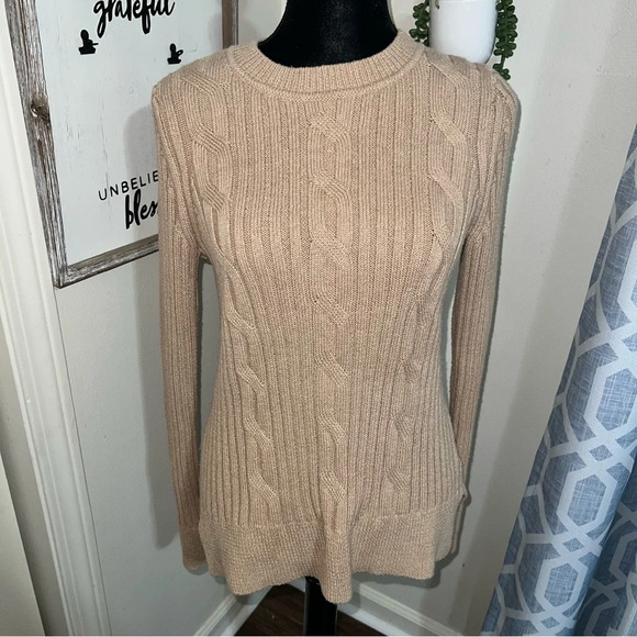 Beige Cable knit sweater size medium - Picture 1 of 6